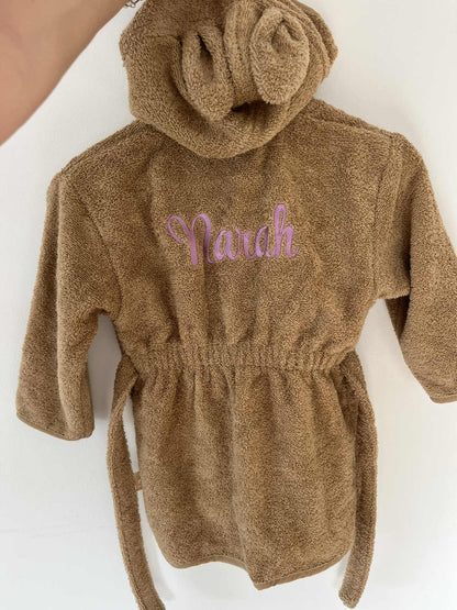 Gepersonaliseerde kinderbadjas met geborduurde naam.