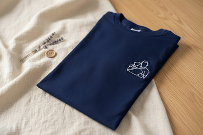 Gepersonaliseerd unisex T-shirt met borduurwerk op linker borst