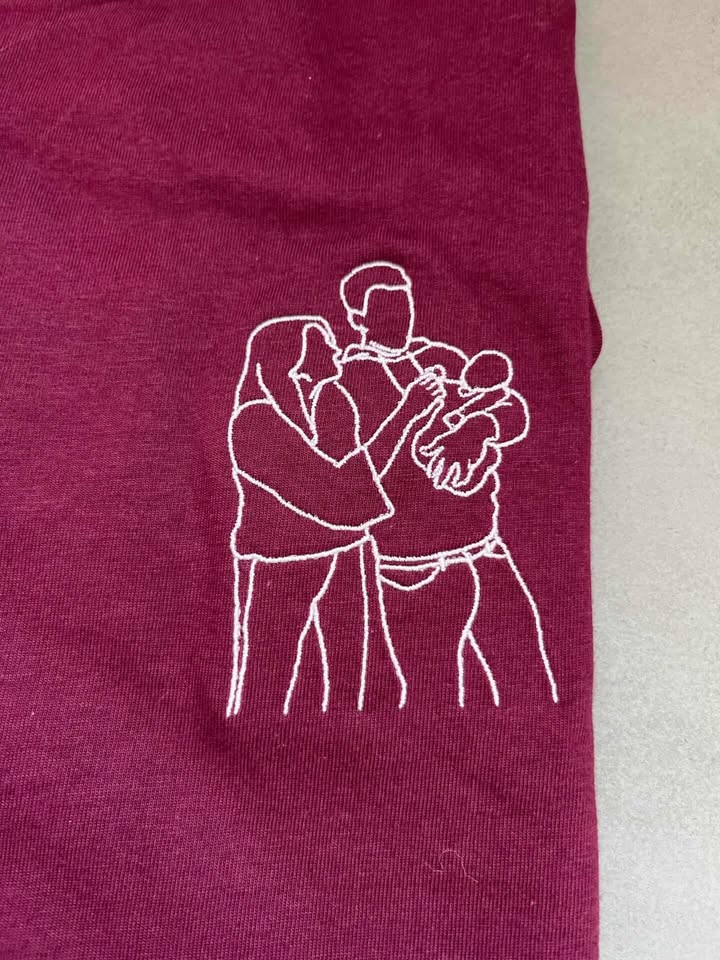 Gepersonaliseerd unisex T-shirt met borduurwerk op linker borst