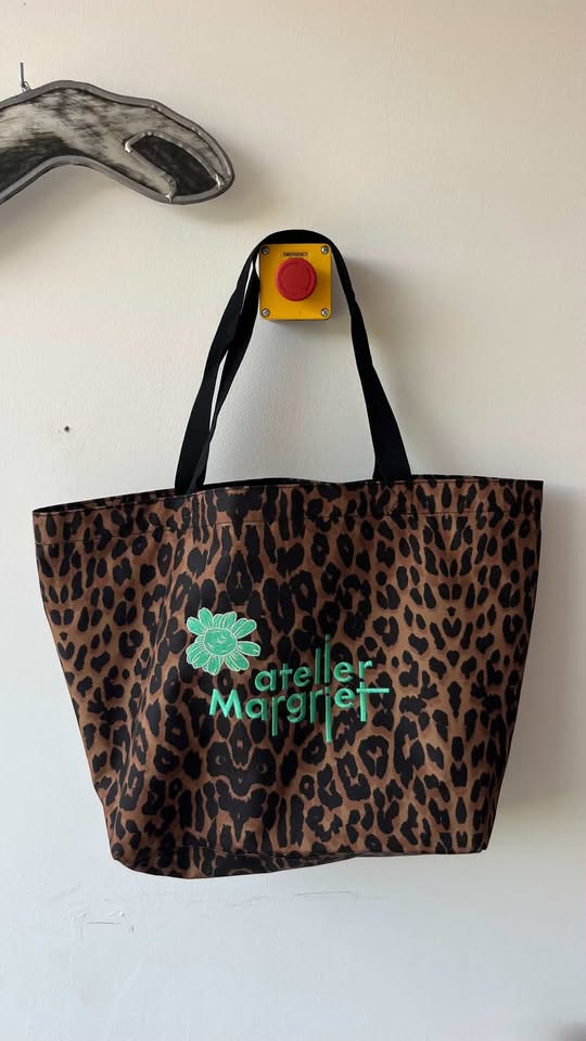 Gepersonaliseerde grote draagtas met luipaardprint