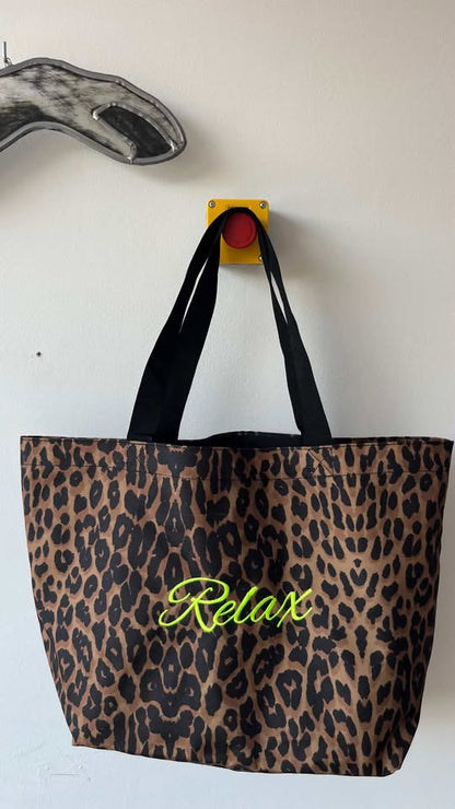 Gepersonaliseerde grote draagtas met luipaardprint