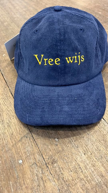 Gepersonaliseerde ribfluwelen pet met geborduurde tekst