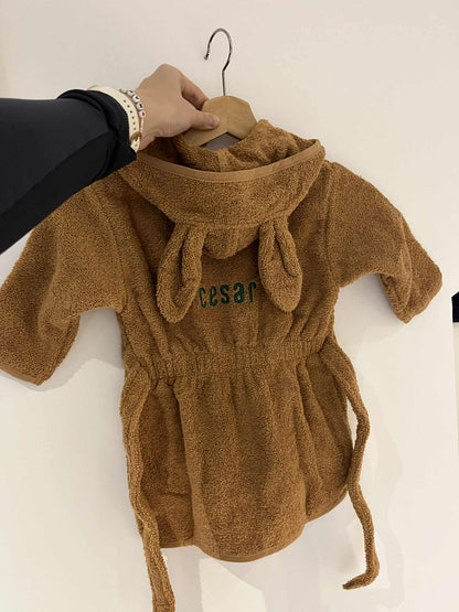Gepersonaliseerde kinderbadjas met geborduurde naam.